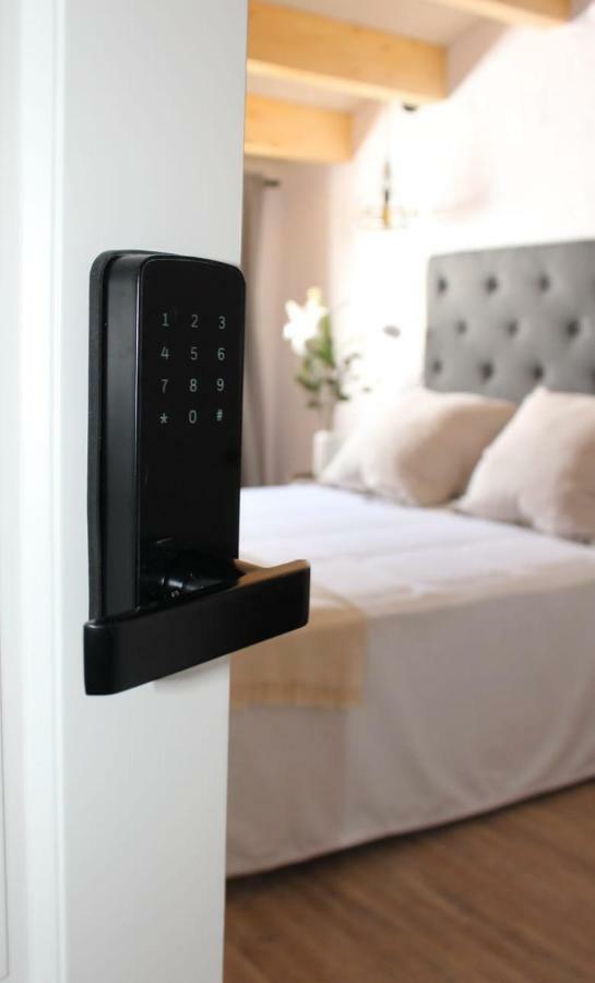 Hotel Boutique Ses 5 Claus シウタデリャ エクステリア 写真